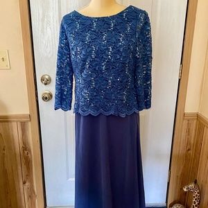 Alex Evenings Women's 3/4 Sleeve Stretch Lace Bodice One Piece Gown - Size 12P